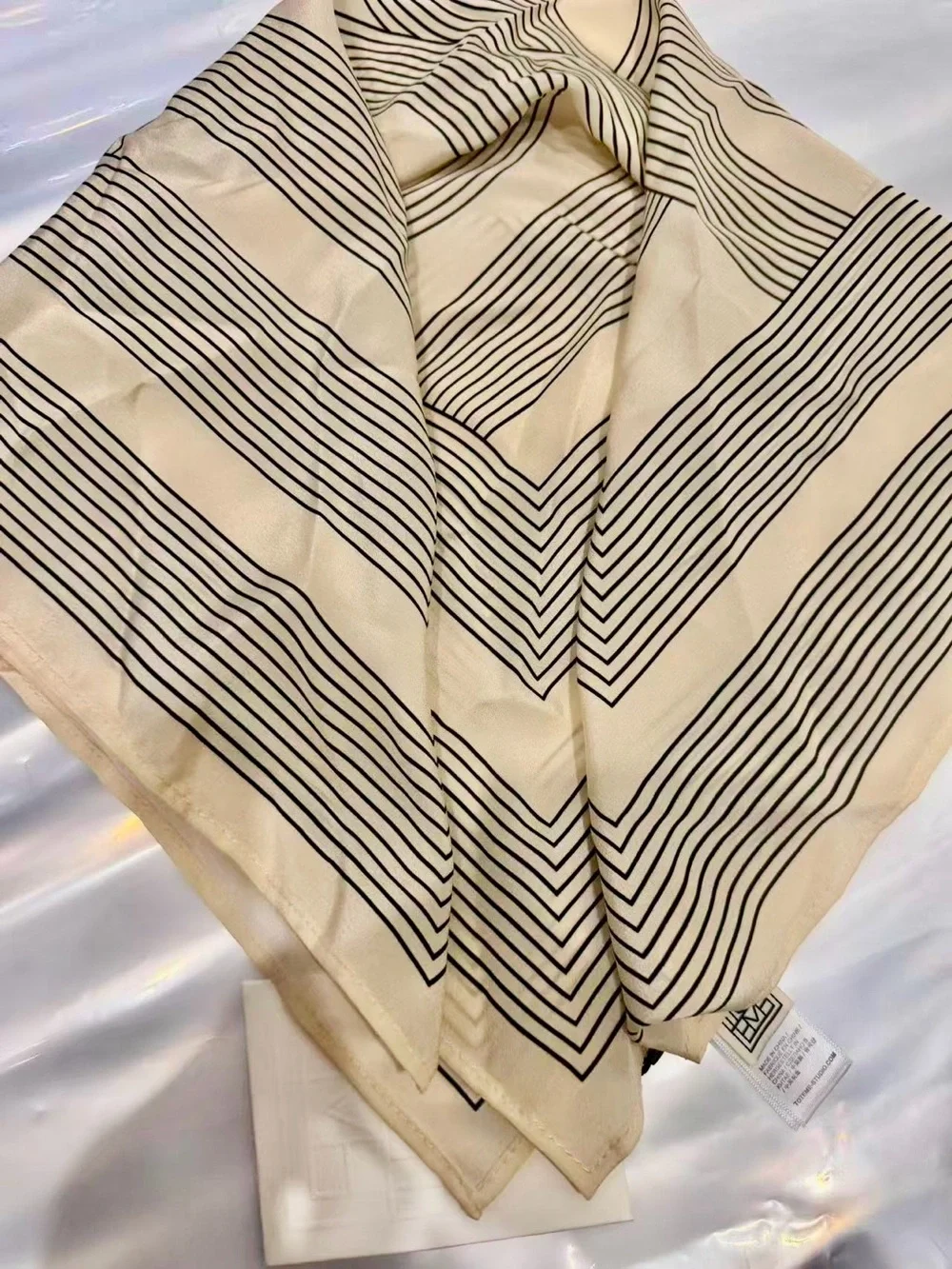 Toteme Women's Cream and Black Geometric Silk Scarf